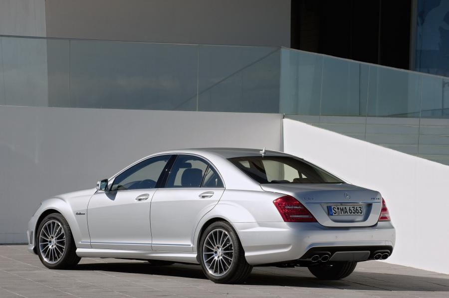  Mercedes-Benz S63 AMG 2010 года  (фото 2 из 24)